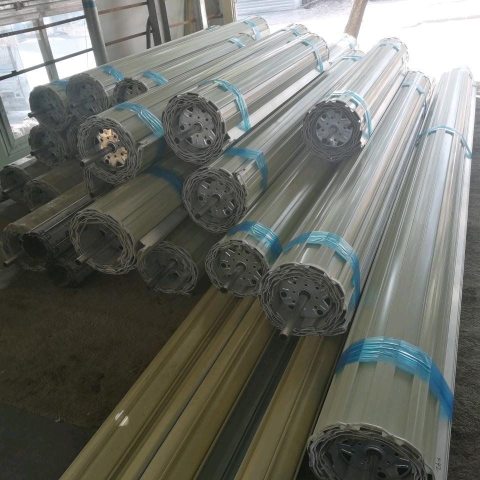 黄記卷闸门业-黄工