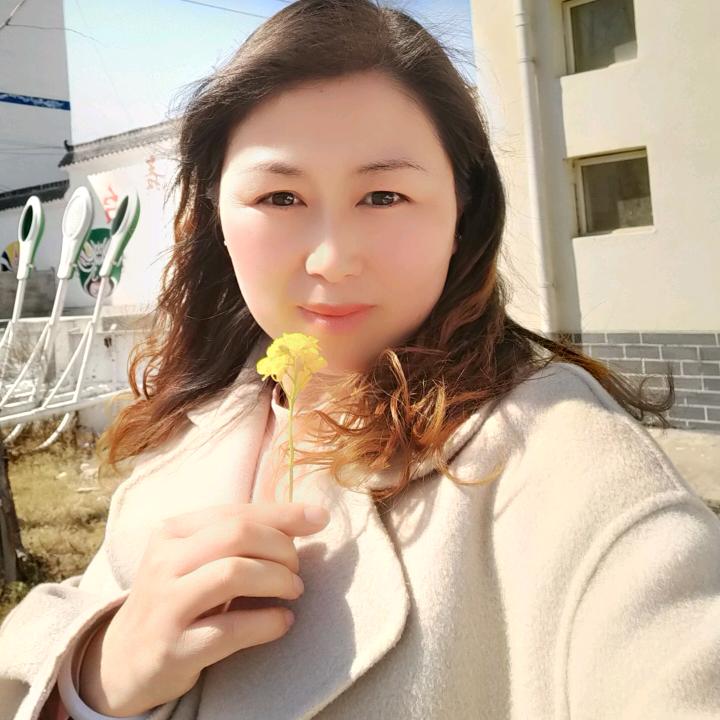 魏魏一笑