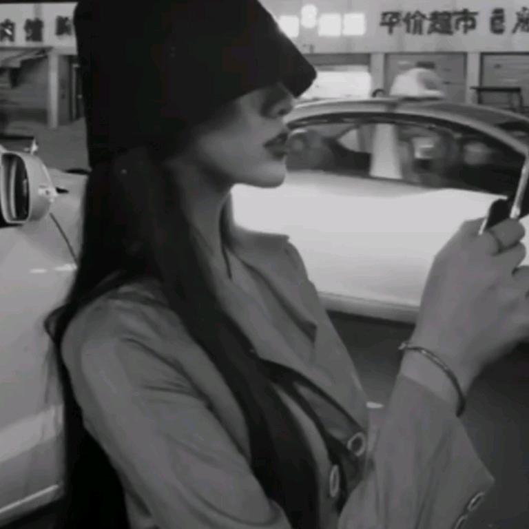ㄨ小Ll .小小✺