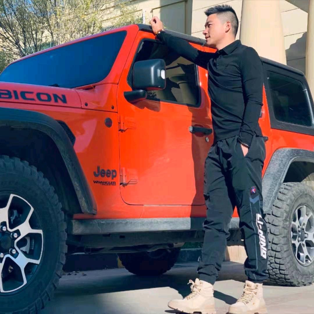 开牧马人的小哥哥