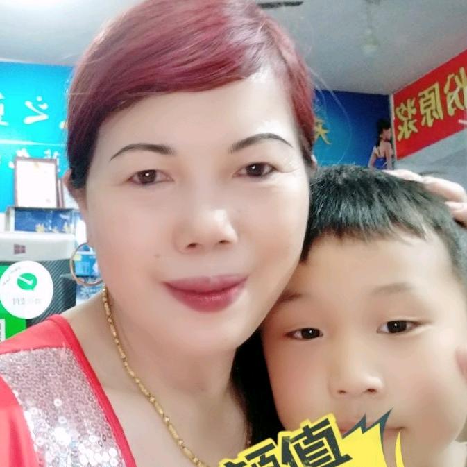 坚强的女人吴萍超市批发部品种齐全价格便宜