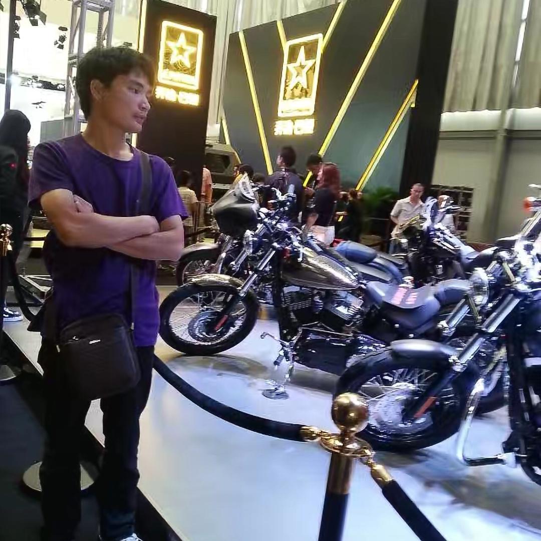 失去联系的她