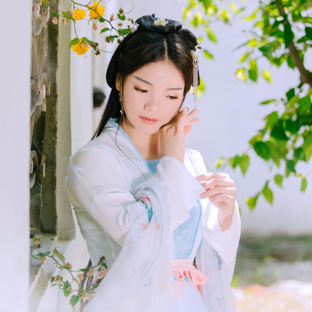 上官竹儿小青