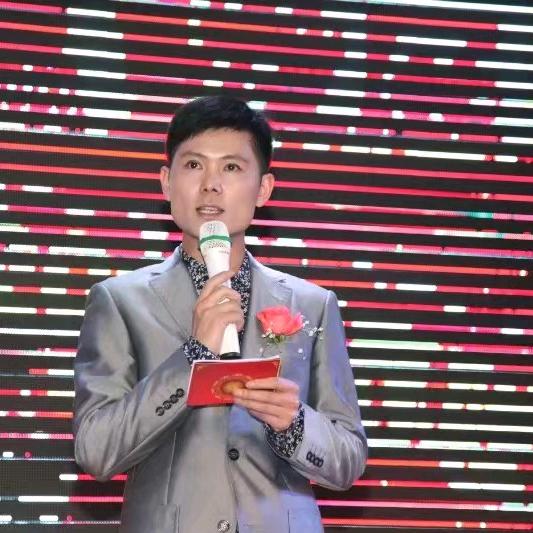 张叔潮服