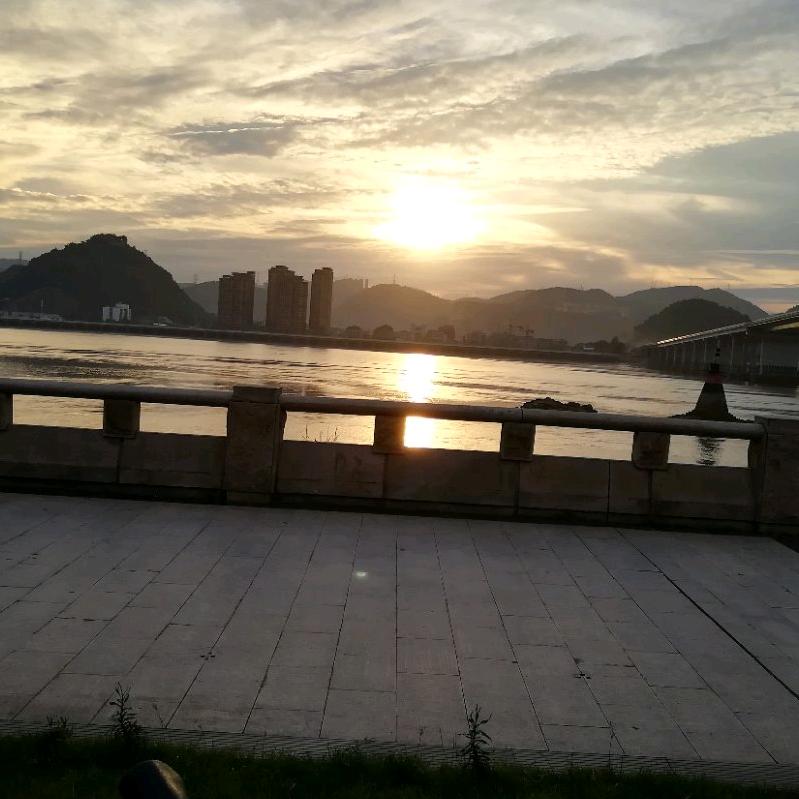 半成烟沙々忆空城