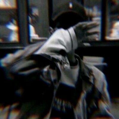 不到两米高