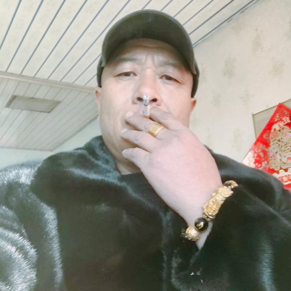 何二先生