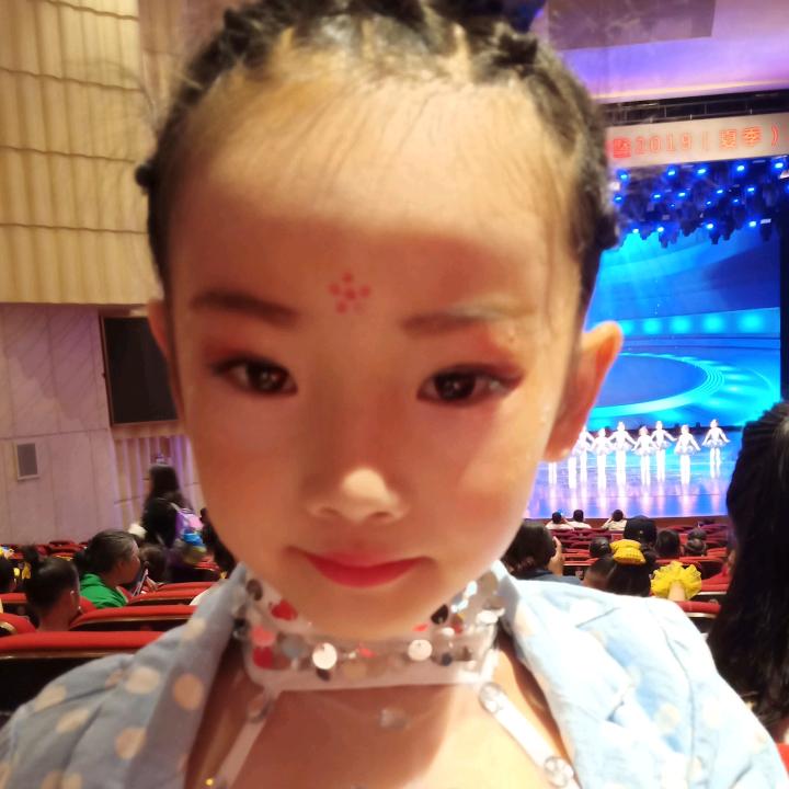爱跳舞的小丫头💃