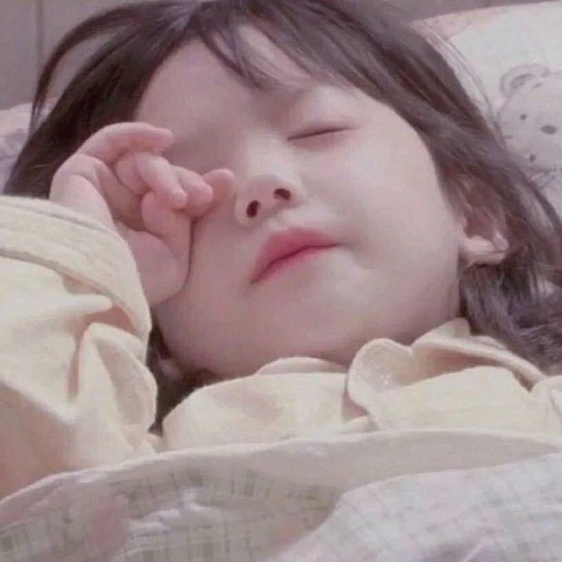 圆脸的小女孩