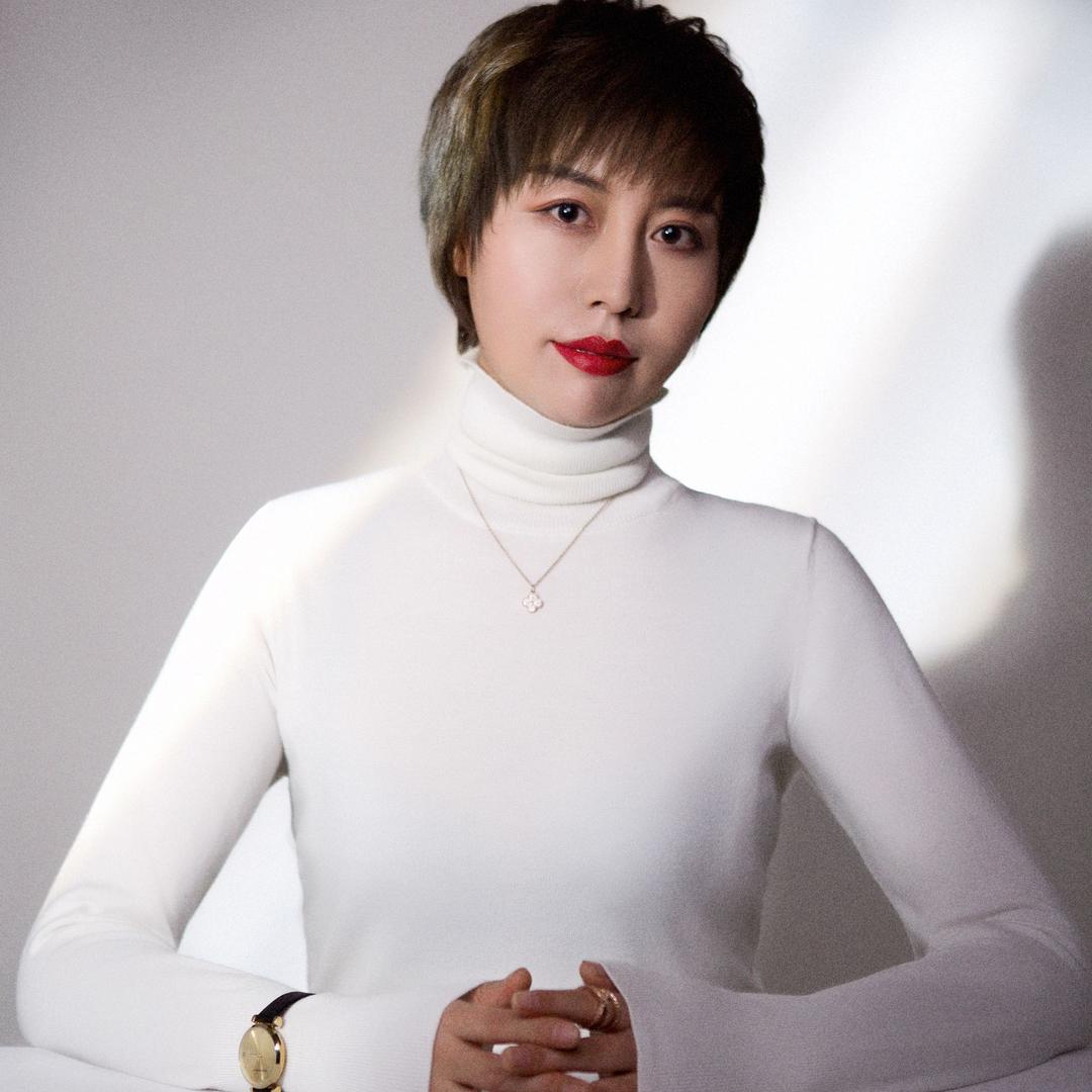 依舒美•洁小白