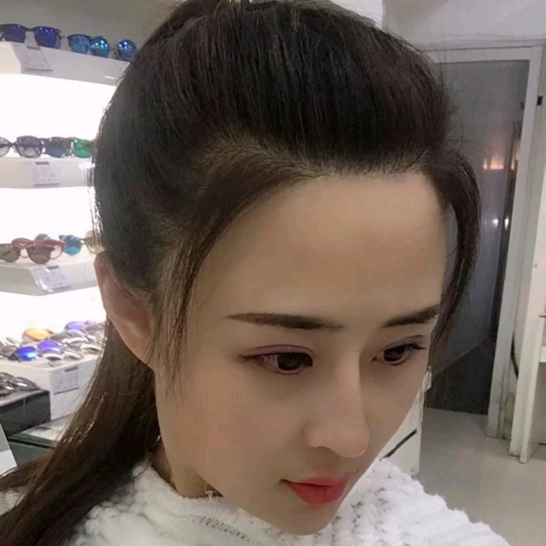 卖贴标机的小姐姐