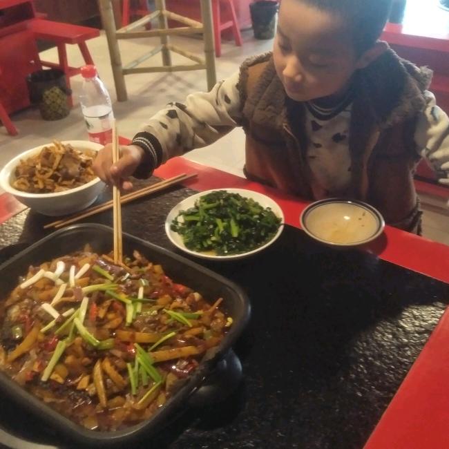 特特  ，