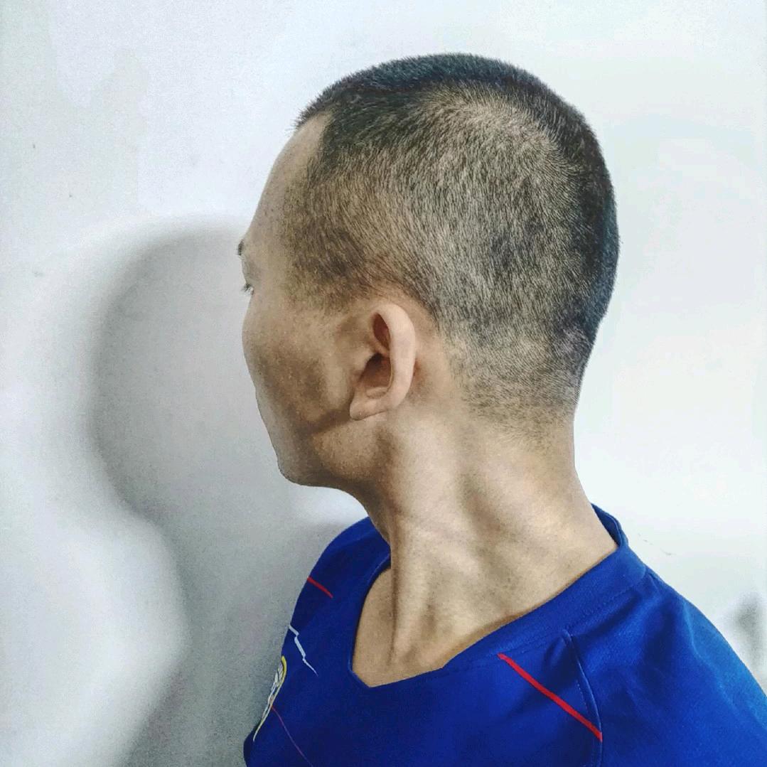 足球小不