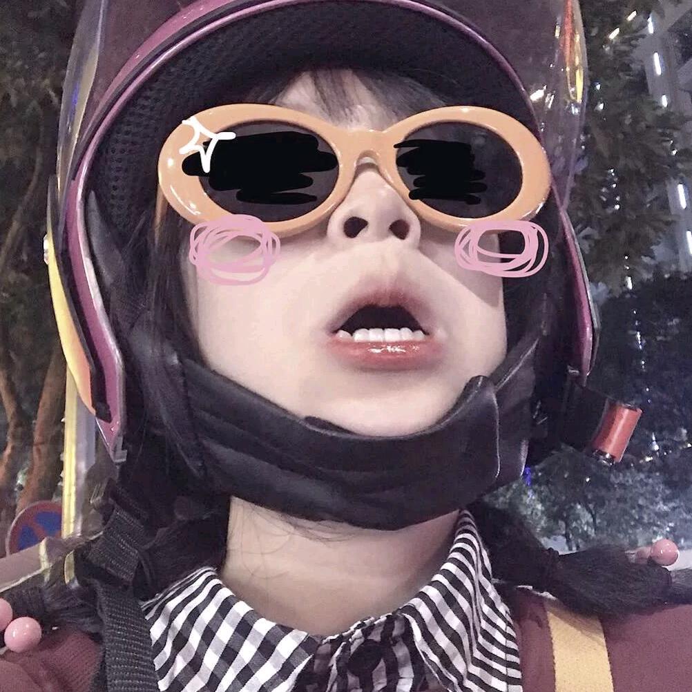 奥特曼爱吃嘴巴子
