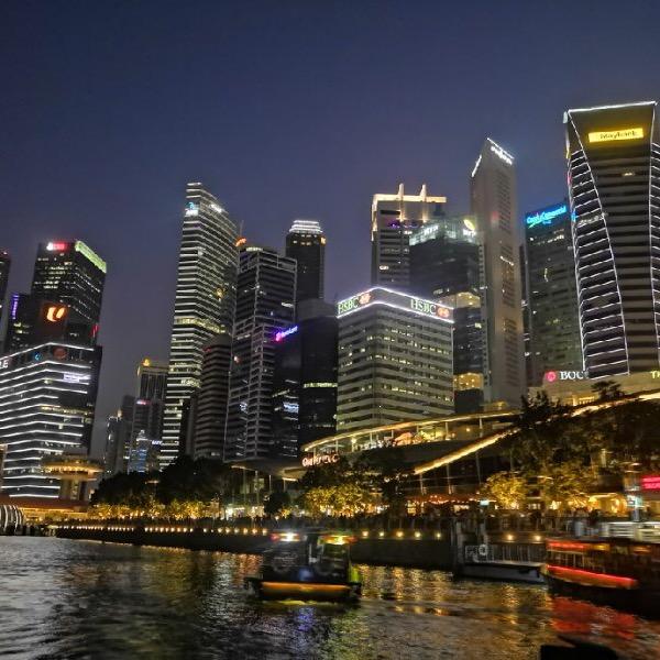 卖防水的小男孩