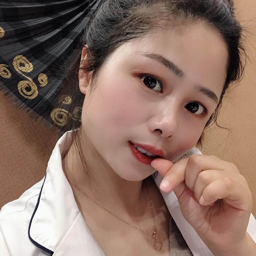 倾雪世颜护肤