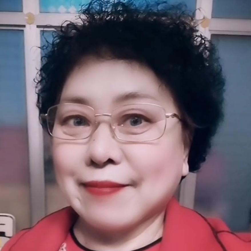 贺琴，爱臭美，回族