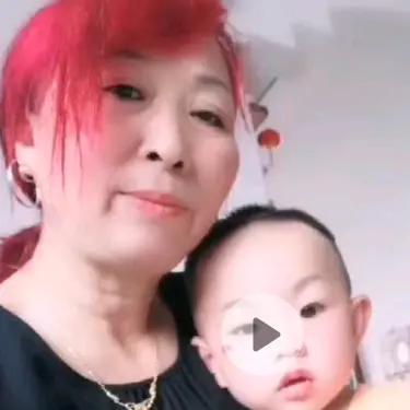 下辈子做男人俩个孙子的奶奶