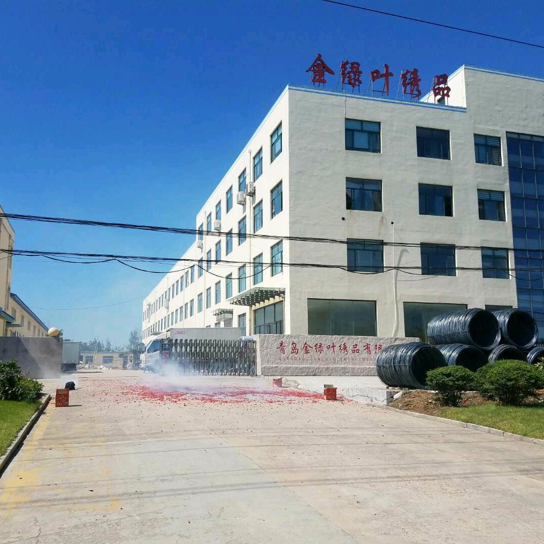 金绿叶绣品