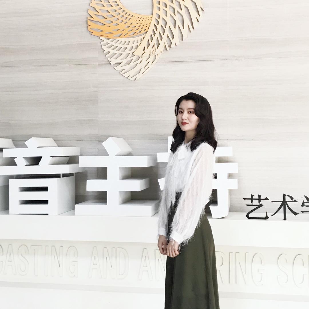 曾佳佳佳（播音艺考）