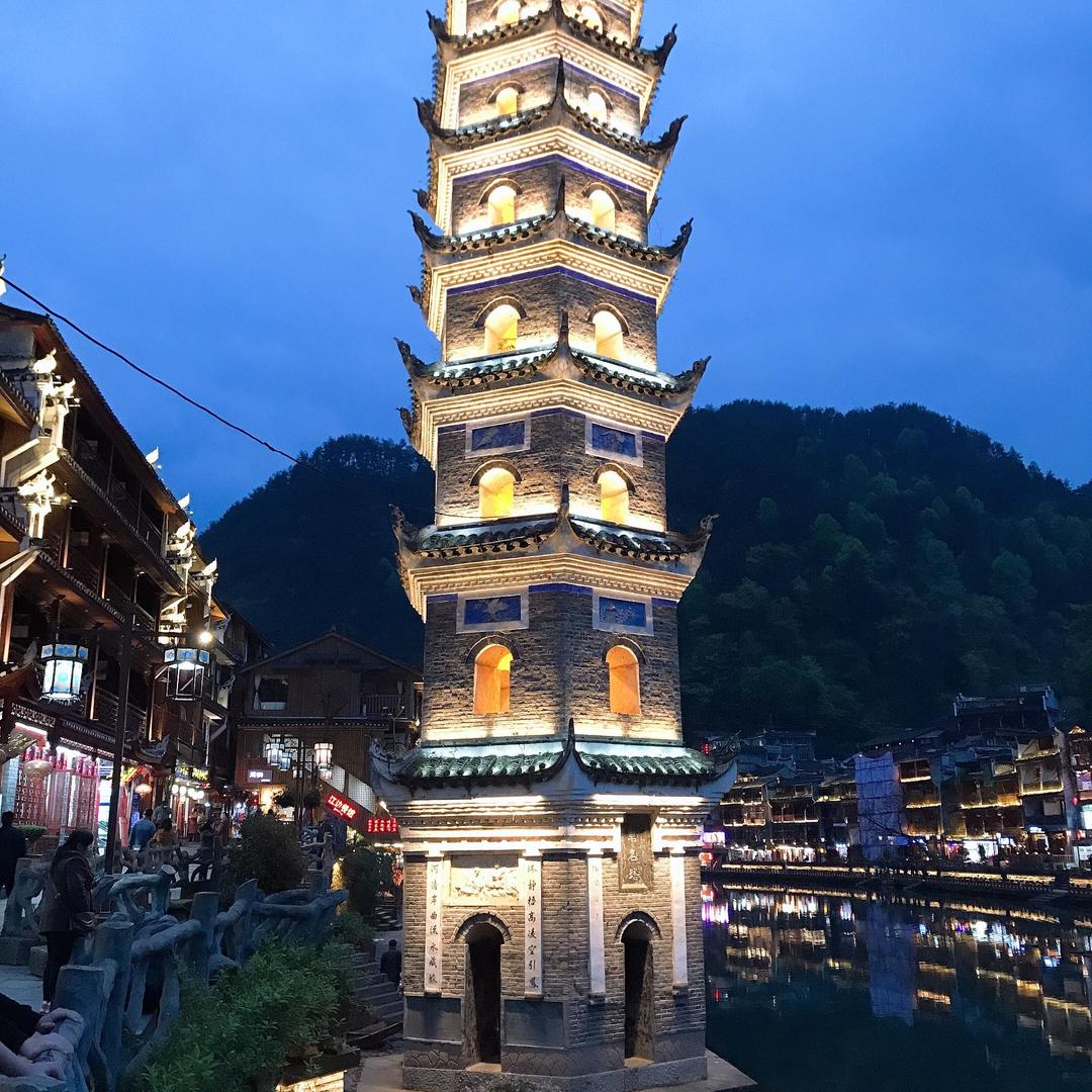 龙胜照明