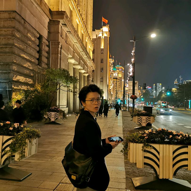 爱玩头发的女托尼👱
