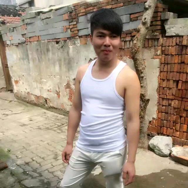 旧城冷巷雨未停