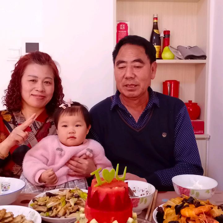 于小兔家的枣红马