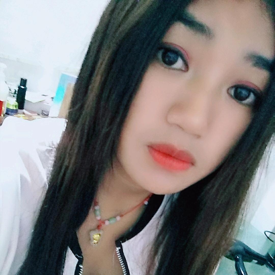 云南临沧佤族小黑妹