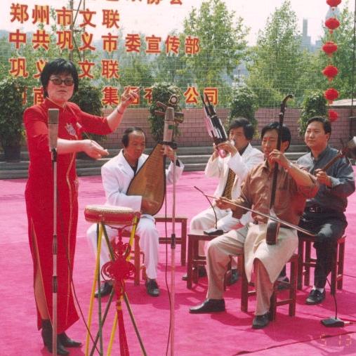 李新芬