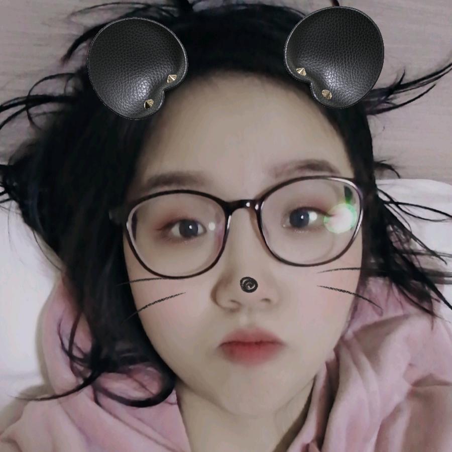 小眼睛的慧子