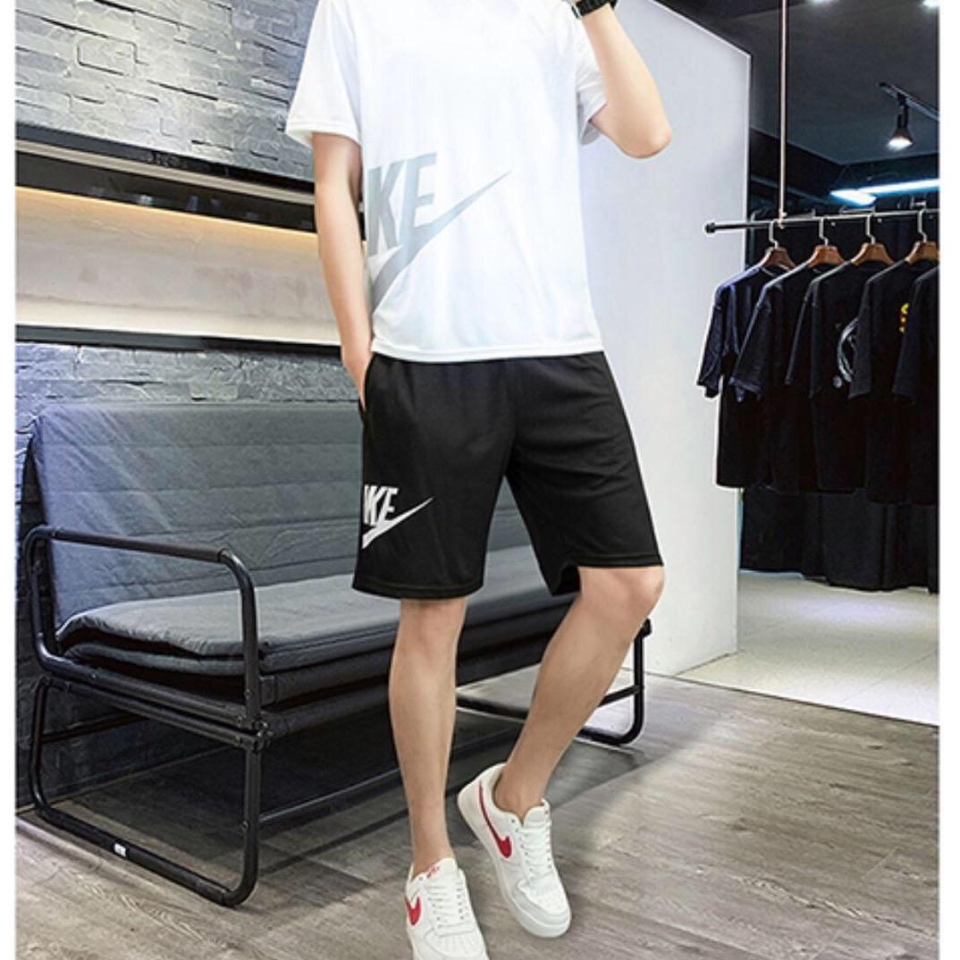 甜甜咸咸红咖服饰专卖店