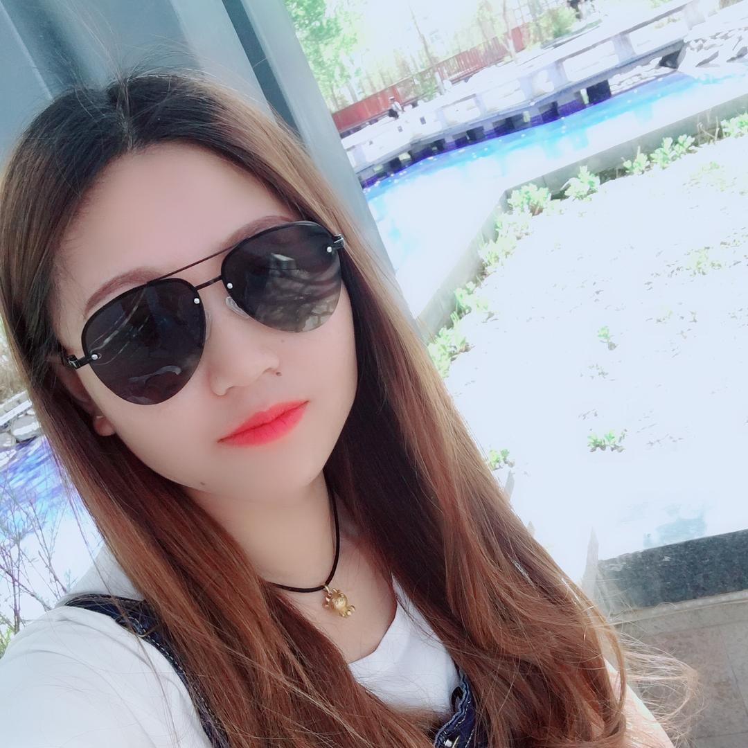 小玲儿 爱唱歌😊😊