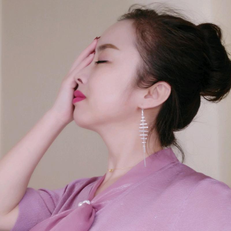 爱涂口红的女人