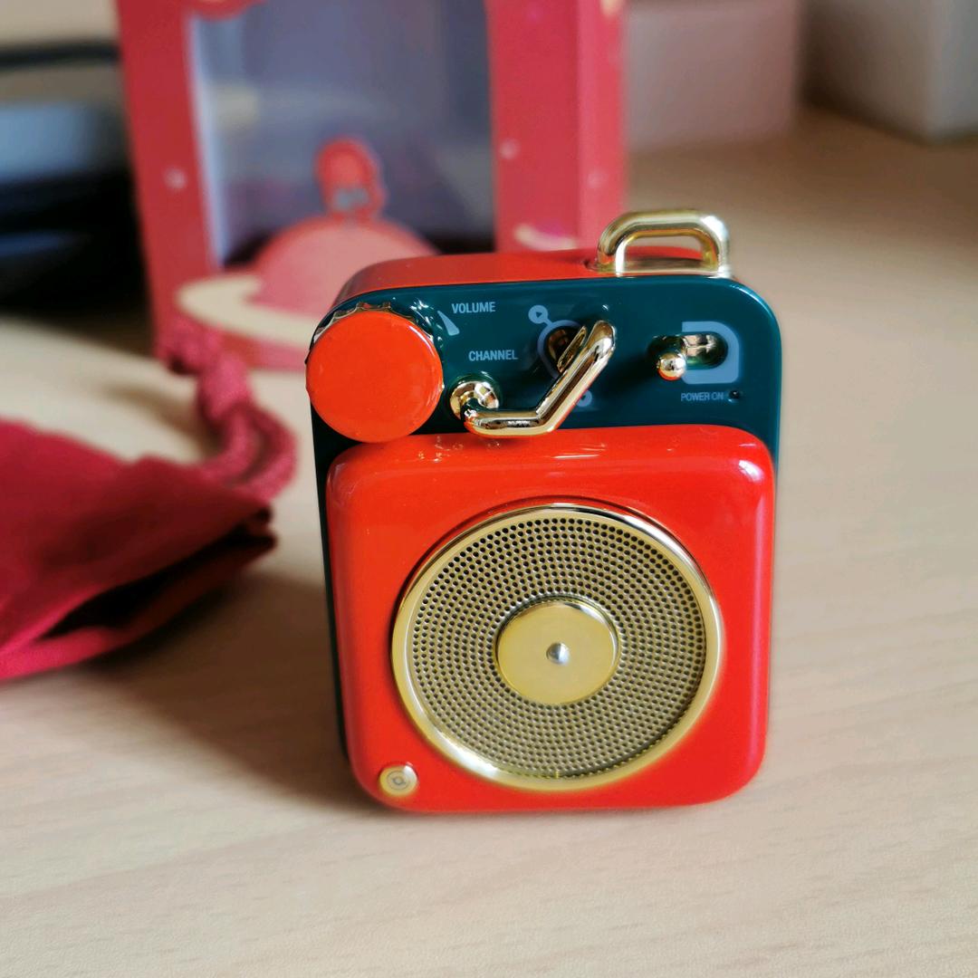 不哭不闹面带微笑