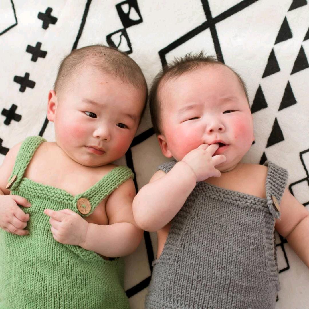 双胎兄弟