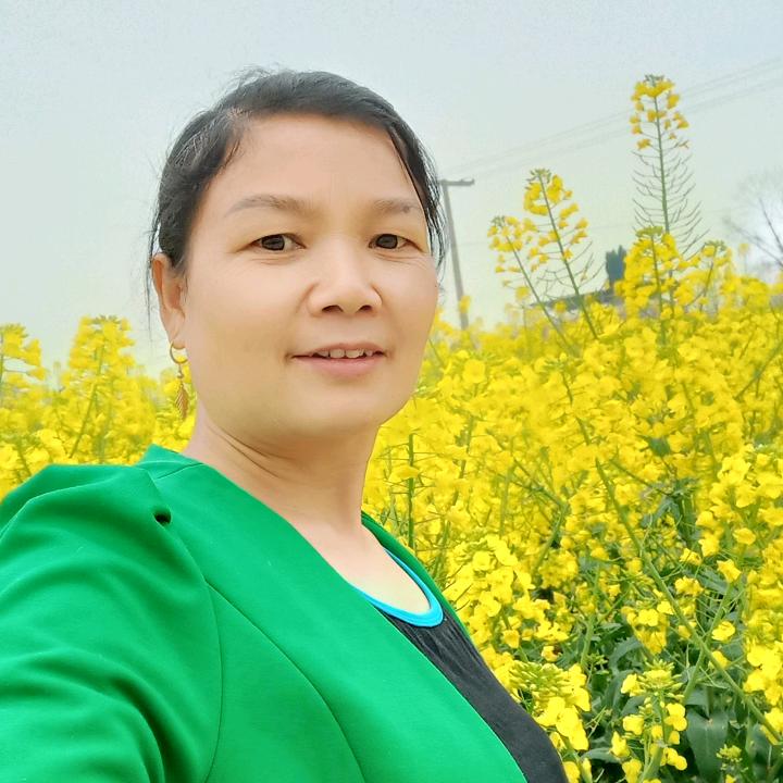 华姐，喜欢跳舞唱歌