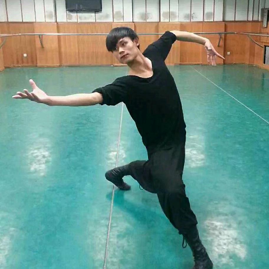 牛付雷(ง •̀_•́)ง