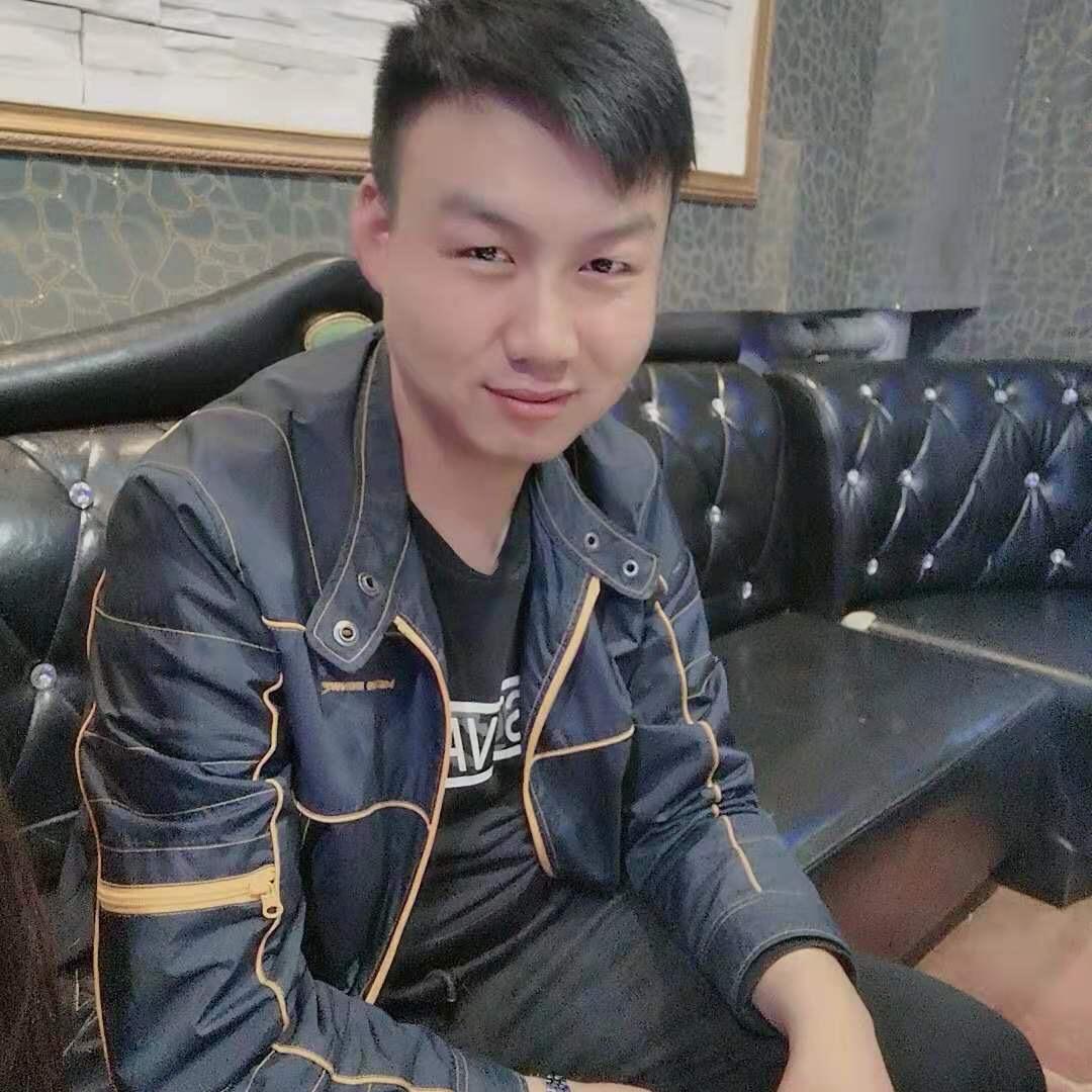 做灯光的(小石)