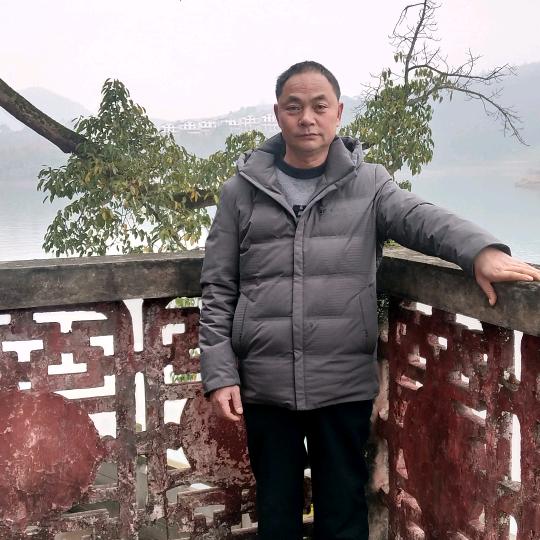 肖华