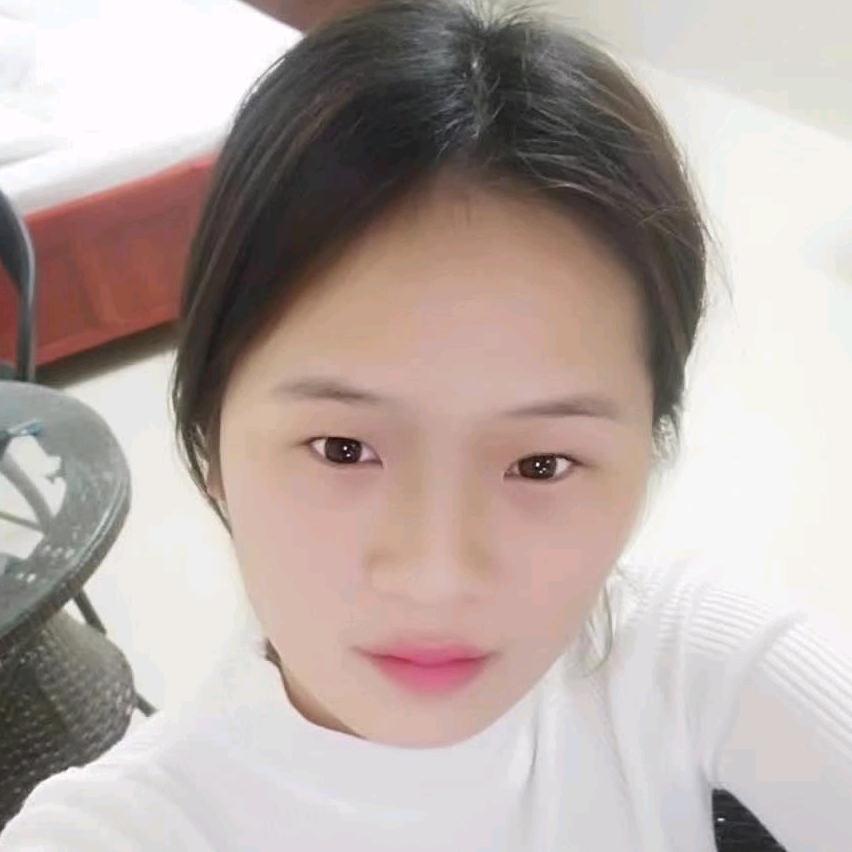 地摊妹💖小郑