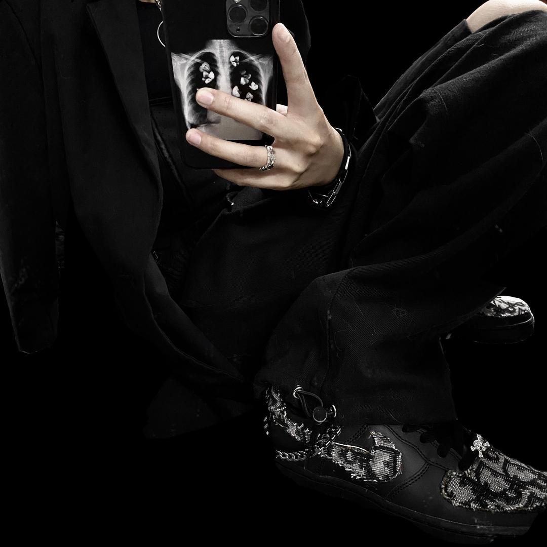 冷不丁black