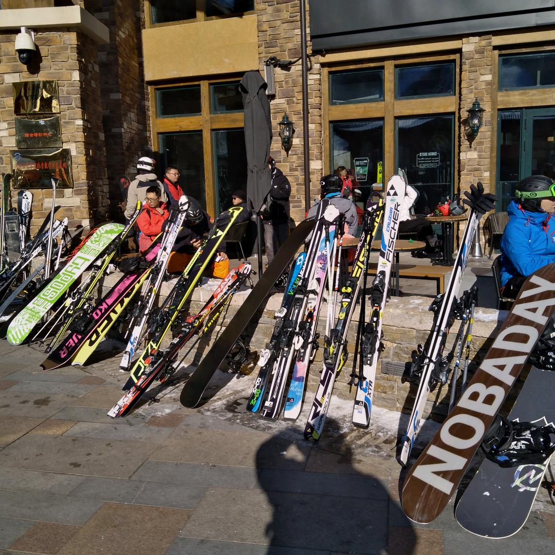 四个轮子两条腿