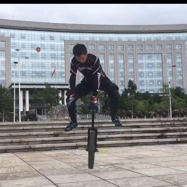 精踩绝轮巜灯师傅》