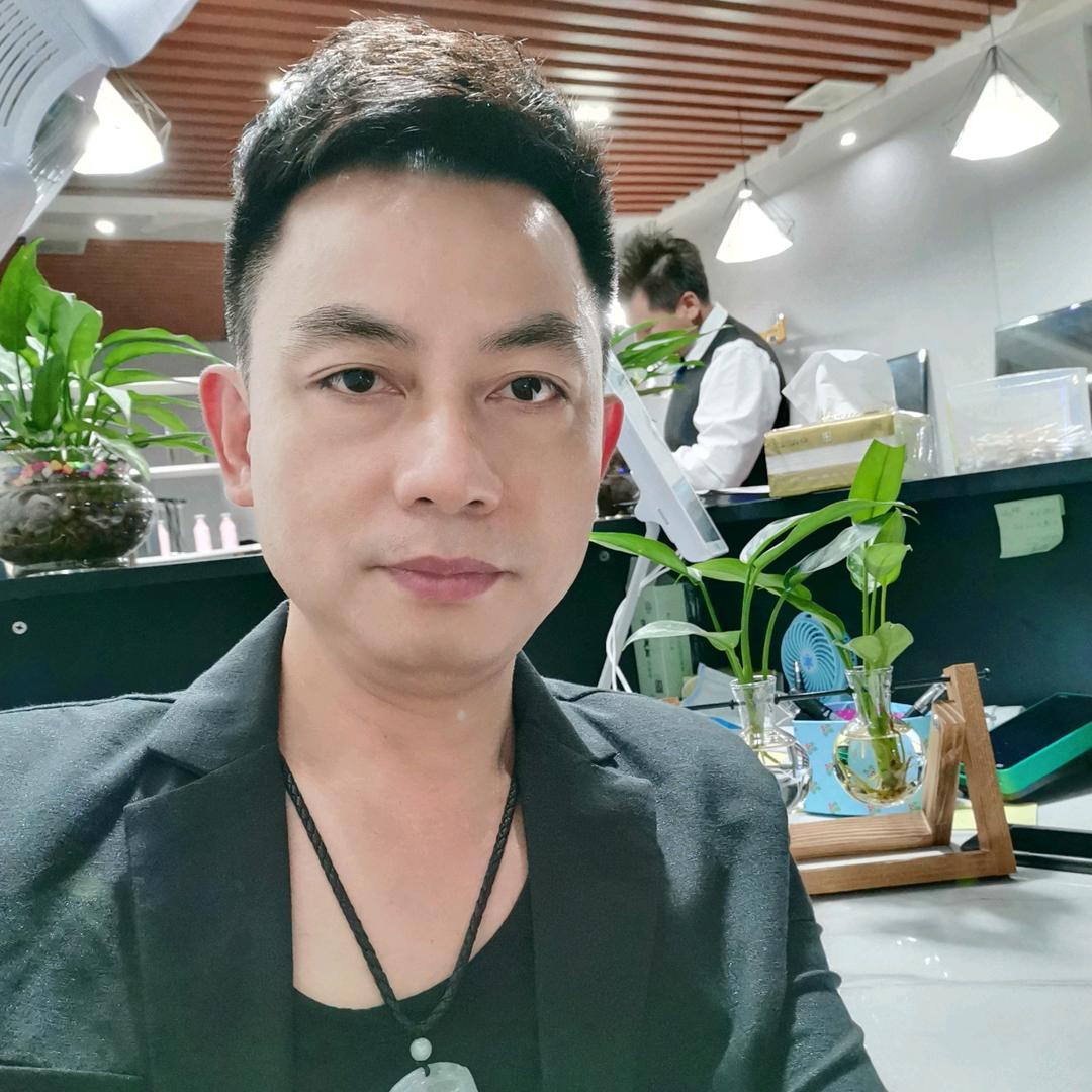 阿康发型工作室