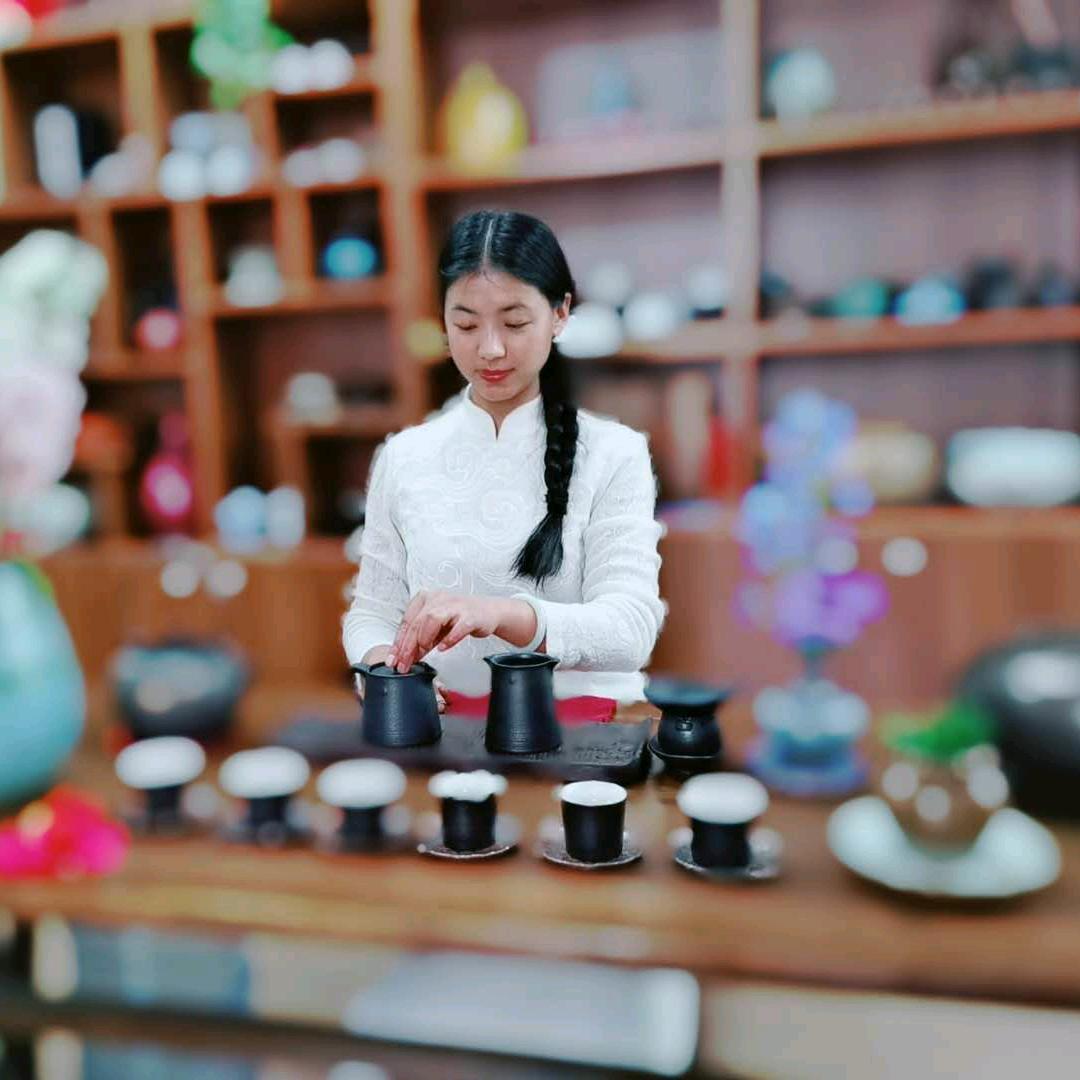六大茶山楚雄尚品茶庄