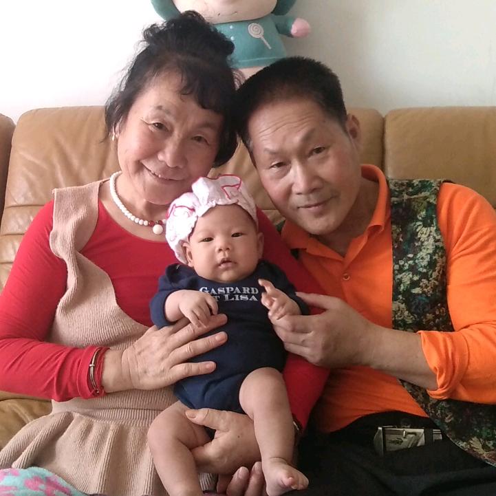 快乐老爸╰(*´︶`*)╯