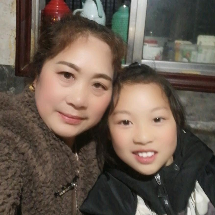妮妮奶奶花鼓戏愛好者