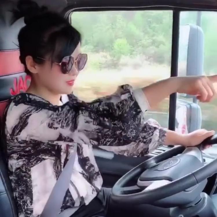 拖车女司机