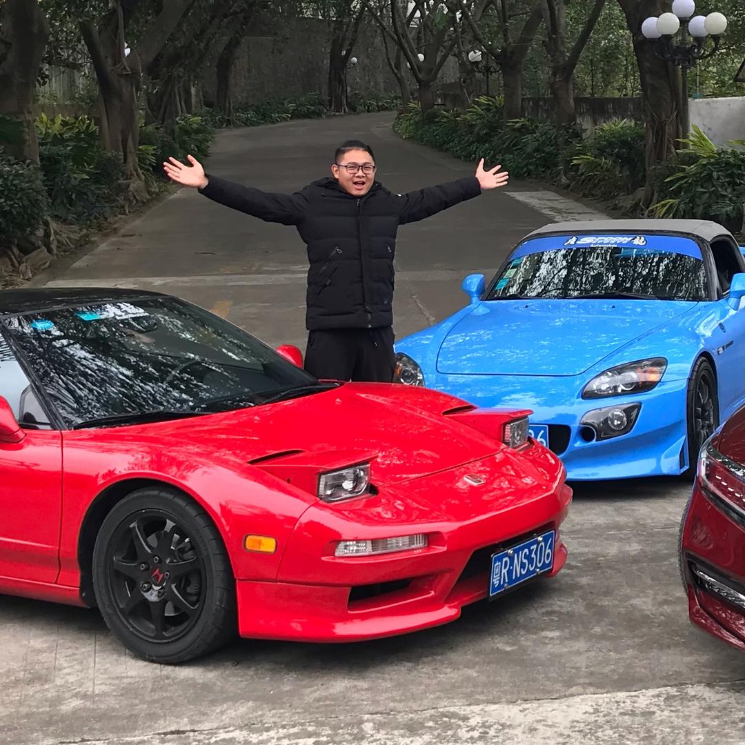 颇冷男灰灰